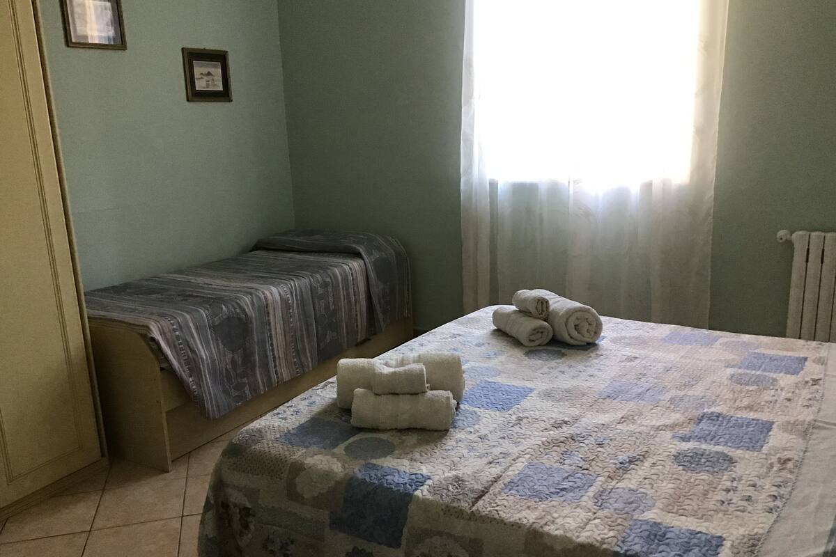 WiFi (free), bed sheets