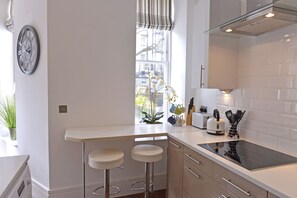 Apartment | Private kitchen | Full-size fridge, microwave, oven, stovetop - Gresham House 1-bed (Eastbourne)