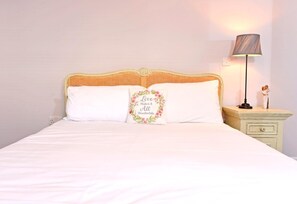 1 chambre, fer et planche à repasser, accès au Wi-Fi (inclus)