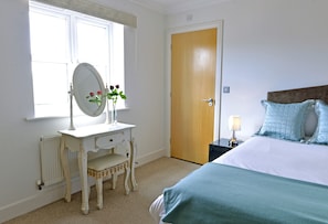 Apartment | Iron/ironing board, free cots/infant beds, free WiFi, bed sheets - Beachfront (Eastbourne)