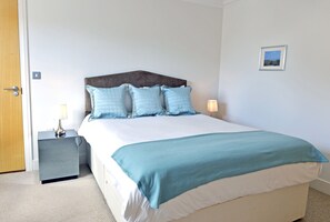 Apartment | Iron/ironing board, free cots/infant beds, free WiFi, bed sheets - Beachfront (Eastbourne)