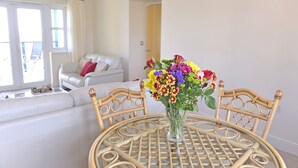 Unclassified image, 4 of 17, button - Beachfront (Eastbourne)
