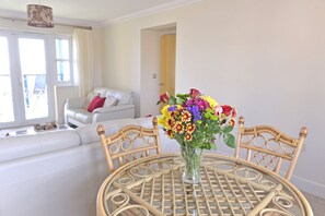 Apartment | Essbereich im Zimmer