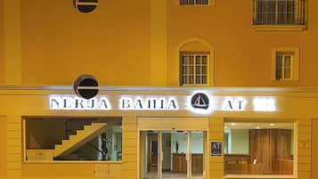 Fachada del alojamiento - Noche