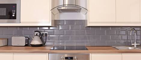 Refrigerador, microondas, horno, placa de cocina