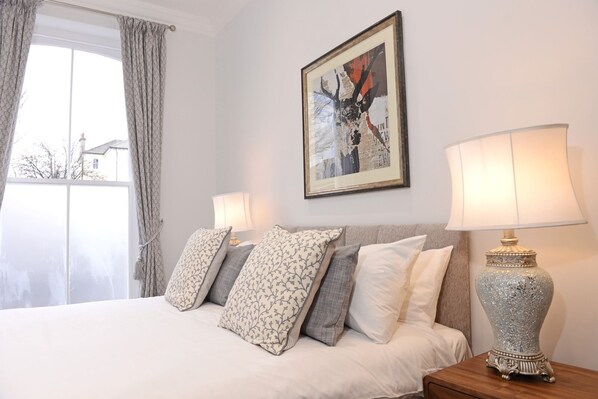 2 habitaciones, decoración personalizada y muebles diferentes 