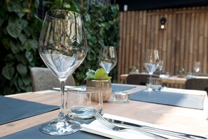 Ze serveren er ontbijt, lunch en diner 