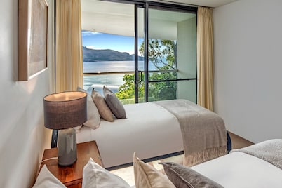 Waves 5 Hamilton Island - oceanviews, golf buggy and transfers