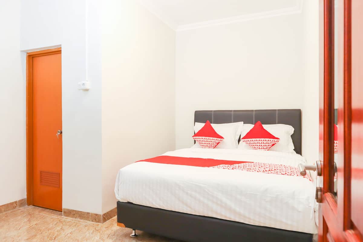 Escritorio, wifi gratis y ropa de cama