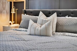 3 habitaciones, escritorio, tabla de planchar con plancha y wifi gratis 