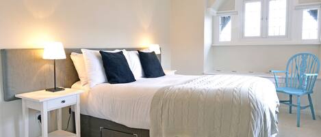 Cottage | 2 bedrooms, individually decorated, individually furnished