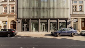 A modern building with a unique triangular design, featuring large windows and a glass facade. - Odrzańska Residence by Boogie Apartments (Wroclaw)