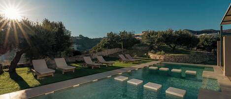 Serenity Junior Suite Garden view Shared Pool | Tallelokero huoneessa, työpöytä, äänieristys, silitysrauta/-lauta