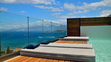 Panorama Junior Suite Sea view Shared Pool | Safe på rommet, skrivebord, lydisolert og strykejern/-brett