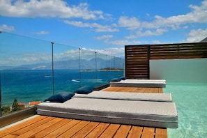 Panorama Junior Suite Sea view Shared Pool | In-room safe, desk, soundproofing, iron/ironing board - Zeus Eleva Miraya (Agios Nikolaos)