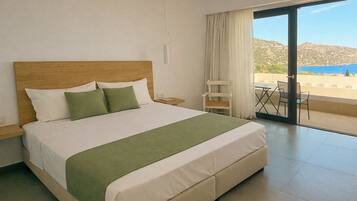 Standard Sea View Room | In-room safe, desk, soundproofing, iron/ironing board