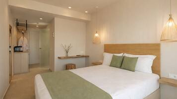 Serenity Sea View Room | Safe på rommet, skrivebord, lydisolert og strykejern/-brett