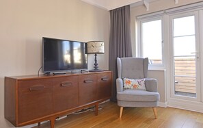 아파트 | 거실 공간 | 스마트 TV, 비디오 게임기, DVD 플레이어