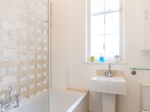Bathroom - Kent House (Eastbourne)