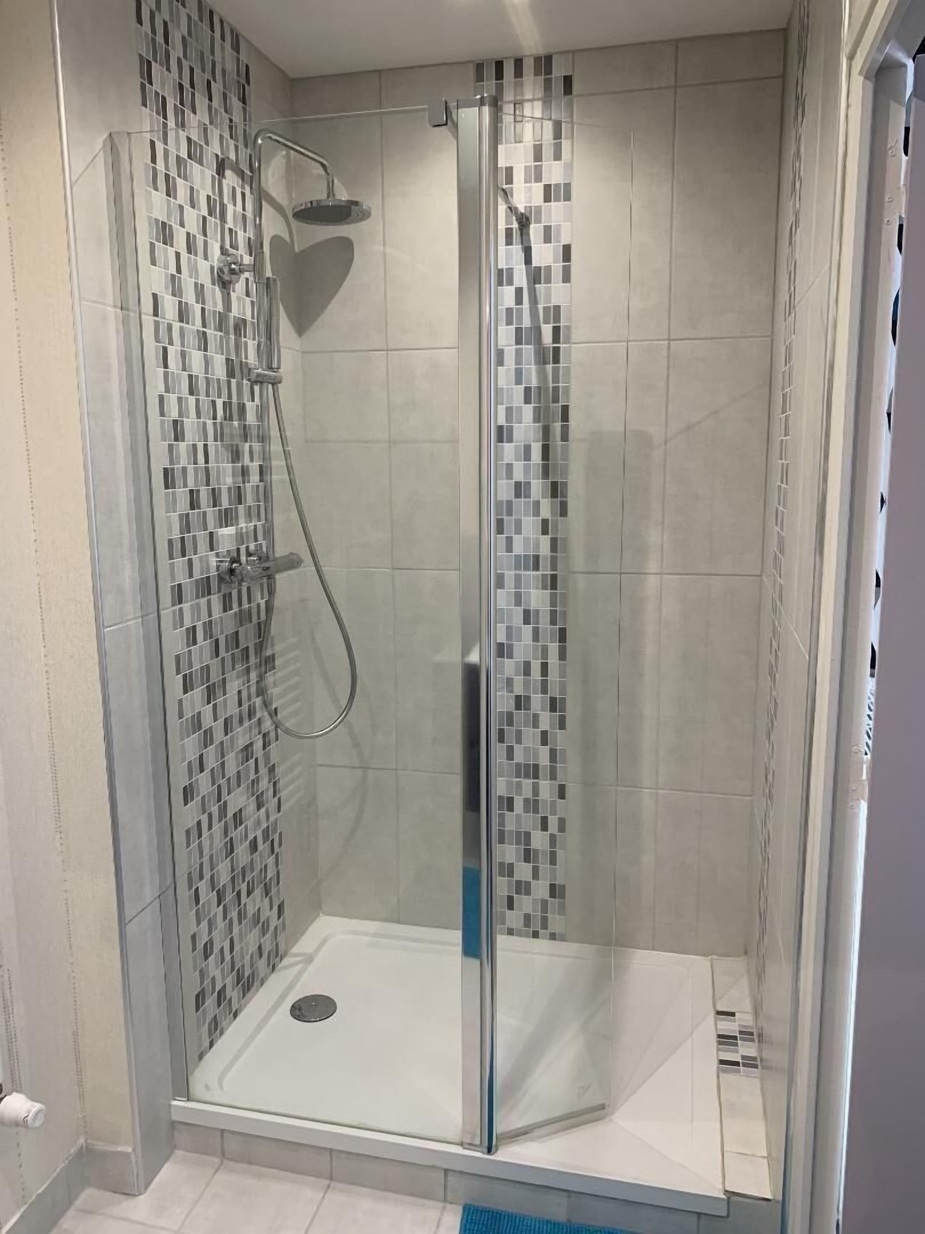 双人房 | 浴室淋浴