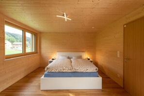 1 bedroom, soundproofing, iron/ironing board, travel cot