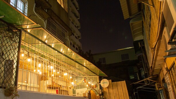 Depan hartanah - siang/malam