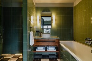 Dusche, Regendusche, Designer-Toilettenartikel, Haartrockner