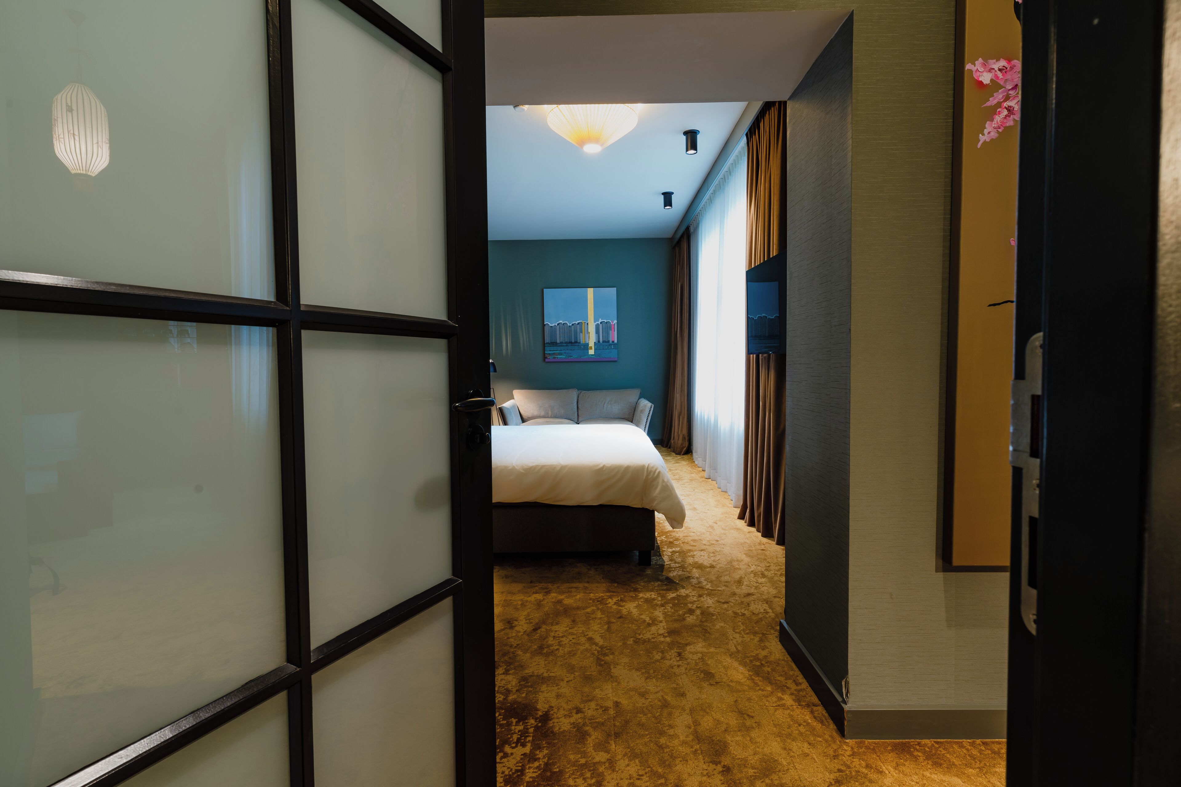 family room | 1 bedroom, hypo-allergenic bedding, in-room safe, soundproofing