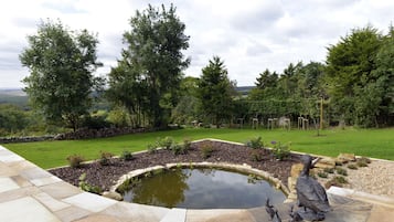 Cottage | Garden view