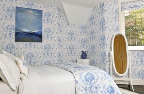 Cottage | 2 bedrooms, individually decorated, individually furnished