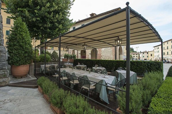 屋外ダイニングエリア