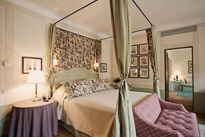 スイート | ピロートップベッド、ミニバー、セーフティボックス (室内)、客室ごとに異なる装飾