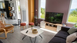 TV, DVD-spiller og stereoanlegg