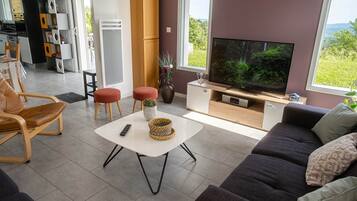 Fernseher, DVD-Player, Stereoanlage