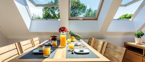 Design Apartment | Living area | 37-inch flat-screen TV with cable channels, TV