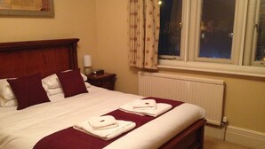 Double Room (Small) | Iron/ironing board (on request), WiFi (free), bed sheets - Barringtons (Matlock)