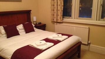 Double Room (Small) | Iron/ironing board, free WiFi, bed sheets