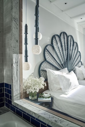 Habitación Deluxe (Sofiana) | Minibar, caja de seguridad en la habitación y escritorio