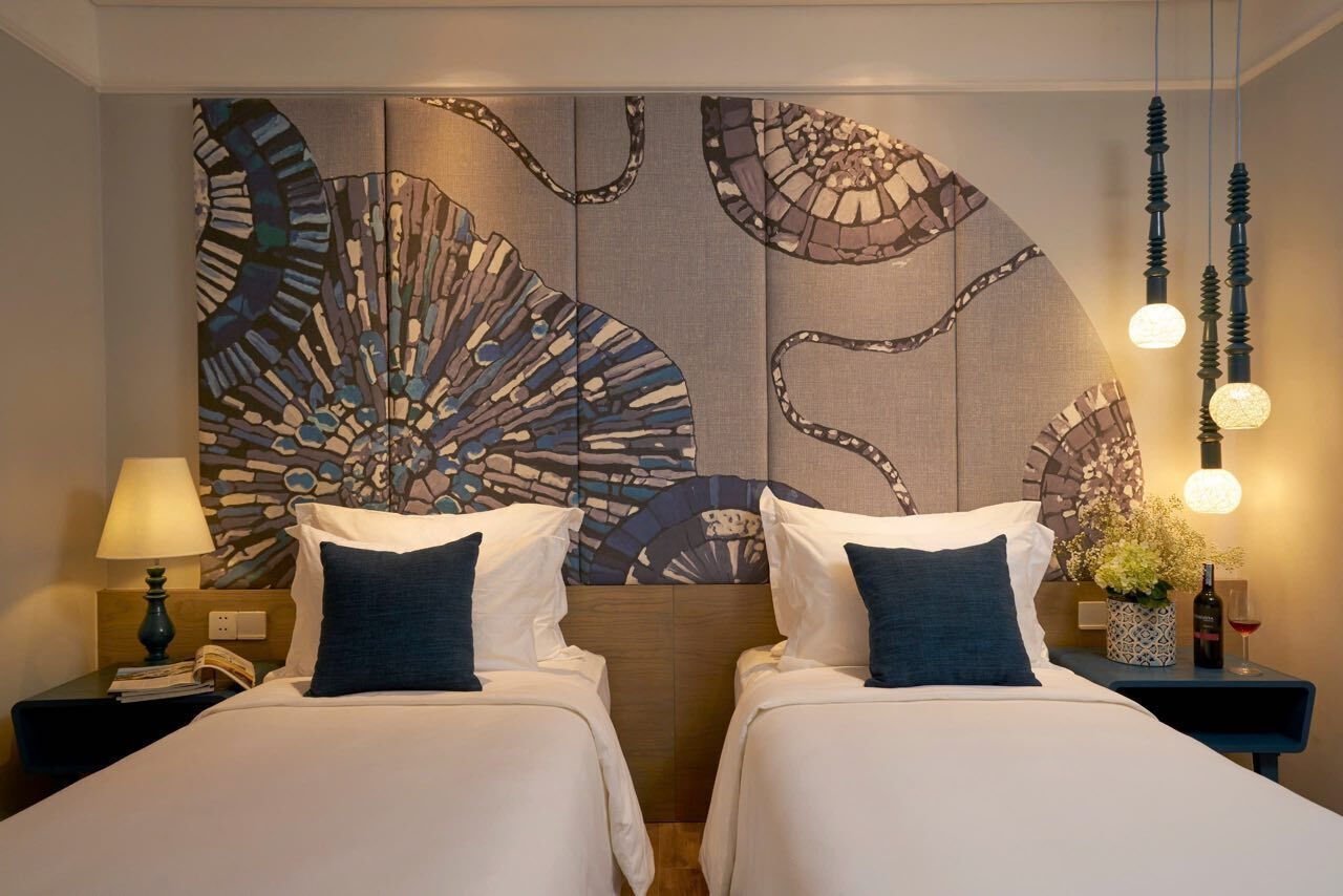 Tomannsrom – deluxe | Minibar, safe på rommet, skrivebord og blendingsgardiner