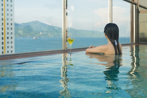 Sofiana My Khe Hotel & Spa - Rooftop Pool Bar - Free 01 Draught Beer and 20-minute Spa per Room