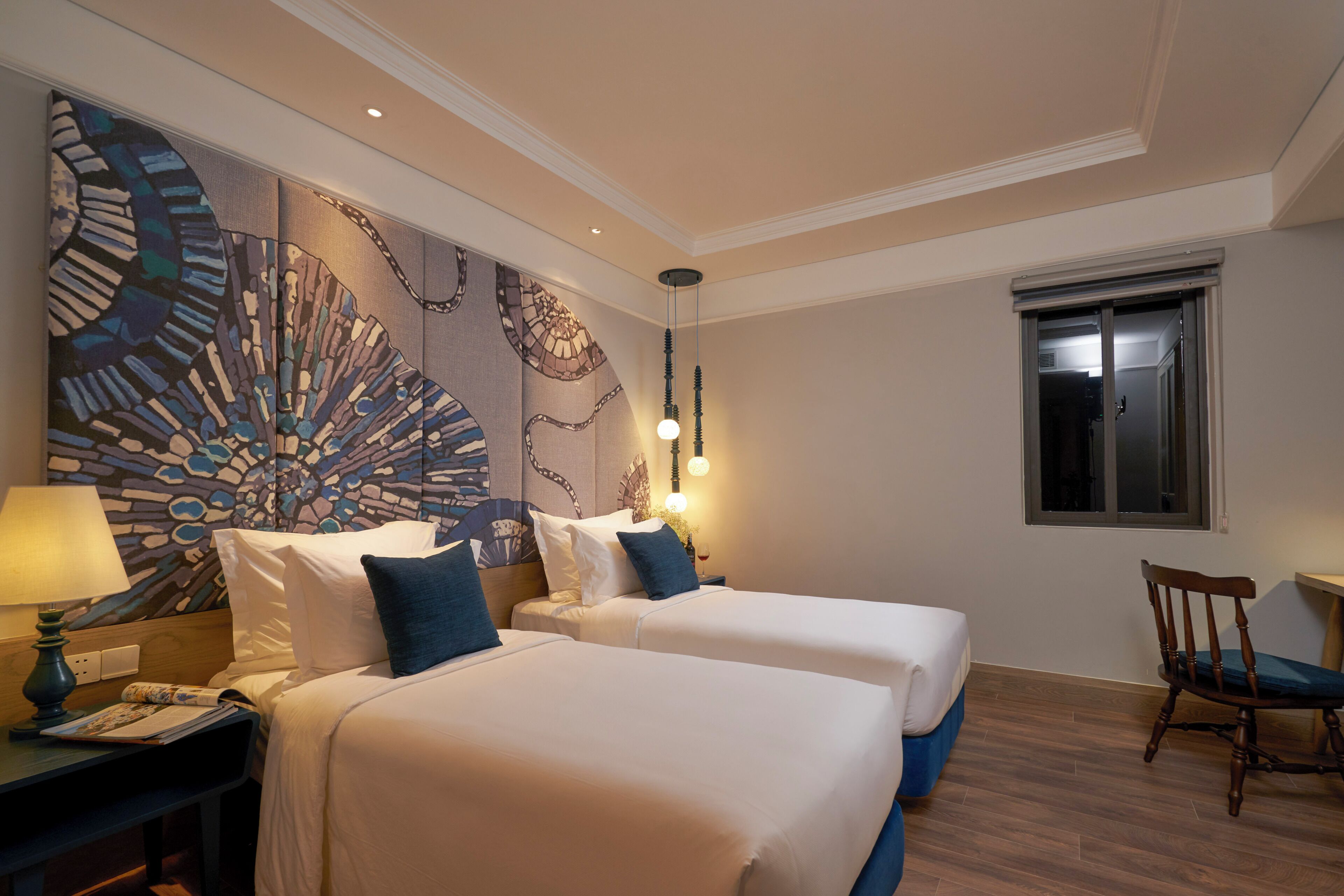 Een minibar, een kluis op de kamer, geluiddichte muren, gratis wifi