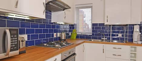 Apartment | Private kitchen | Fridge, microwave, oven, stovetop