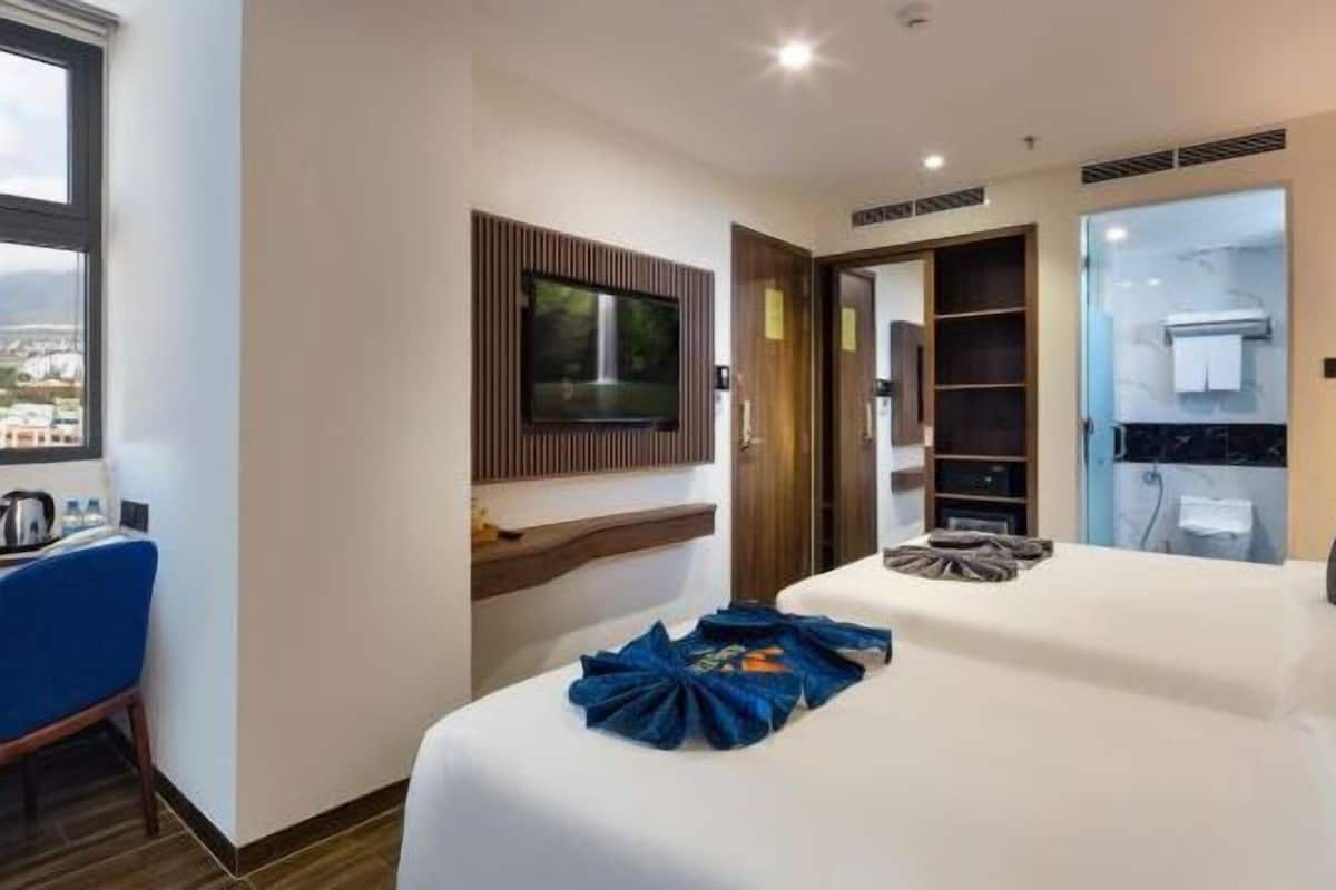 Premium bedding, minibar, in-room safe, desk