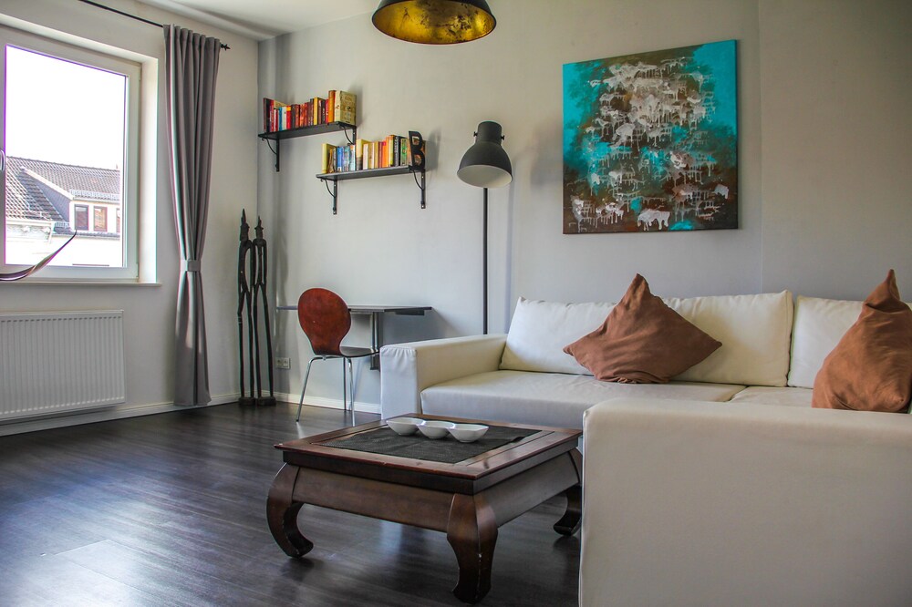 EXCLUSIVE 2 room apartment with balcony in top location!