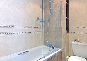 Apartment | Bathroom | Separate tub and shower, free toiletries, hair dryer, towels