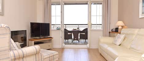 Apartment | Living area | Plasma TV, fireplace, DVD player