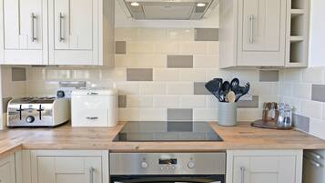 Apartment | Private kitchen | Full-size fridge, microwave, oven, stovetop