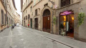 Dagelijks ontbijtbuffet (EUR 9 per persoon)