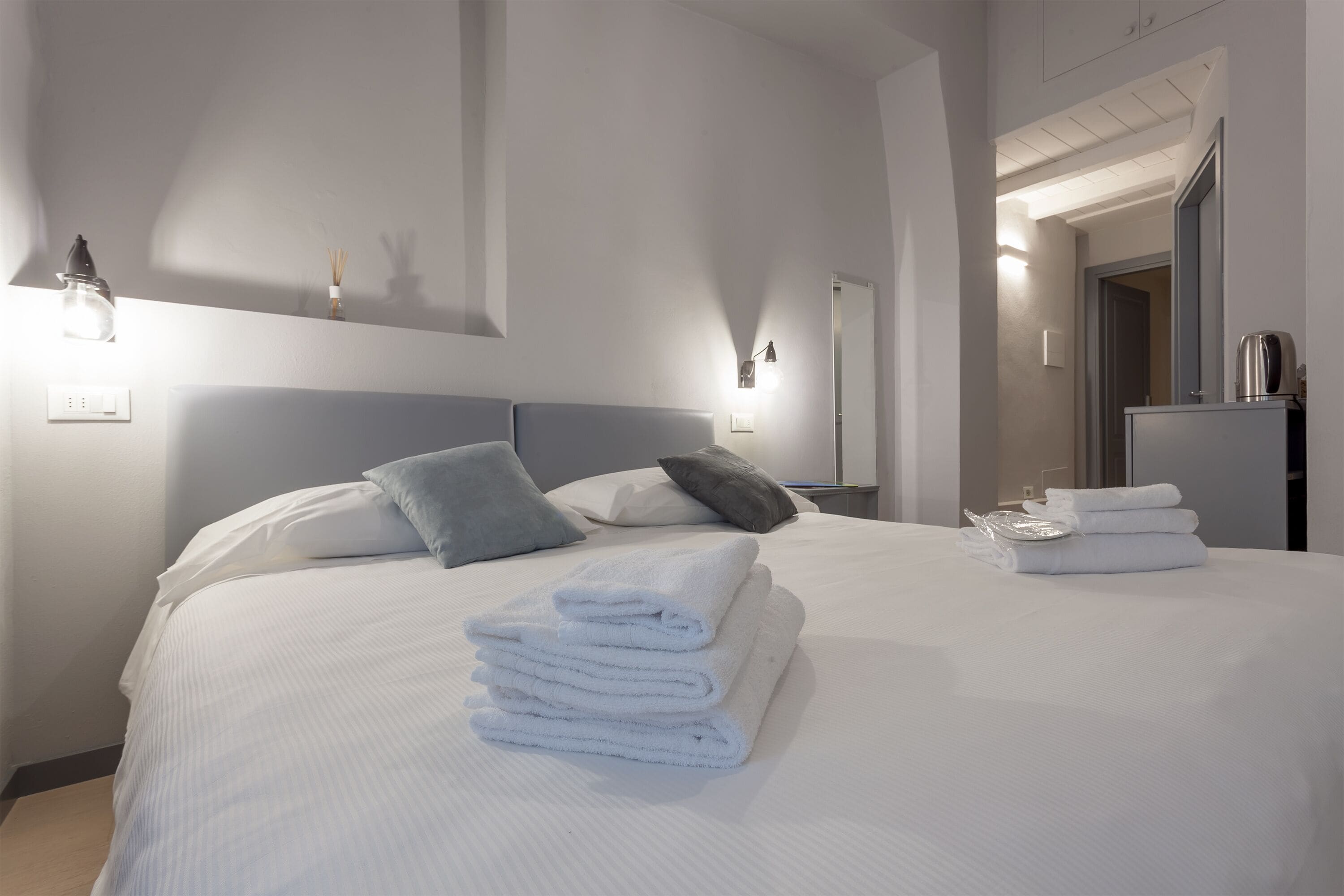 标准双人房 | 高档床上用品、羽绒被、迷你吧、客房内保险箱