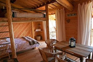 In-room safe, individually decorated, individually furnished - Auberge de la Tour de Brison (Sanilhac)